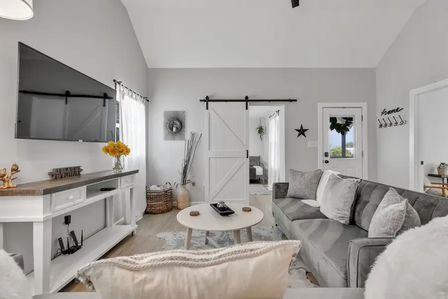 271 N 3rd Street, Harper, TX 78025 - Image #2