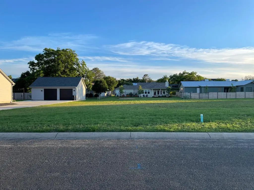 917 NW Laurel Ln, Fredericksburg, TX 78624 - #1