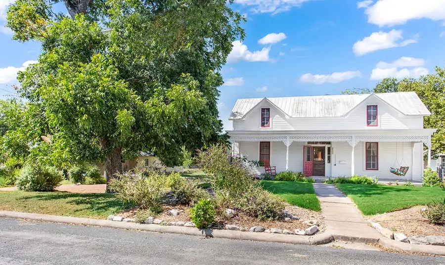 615 W San Antonio St, Fredericksburg, TX 78624 - Image #3