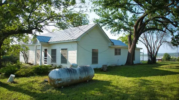 111 Orange St, Mason, TX 76856