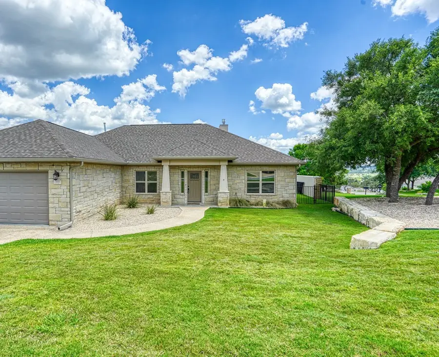 1709 Valencia Dr, Kerrville, TX 78028 - Image #2