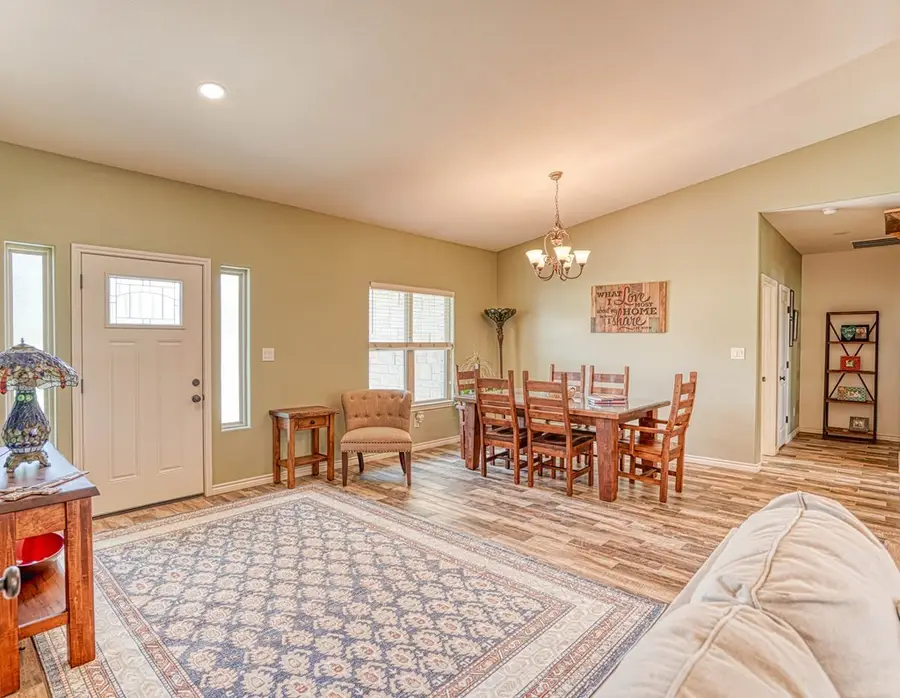 1709 Valencia Dr, Kerrville, TX 78028 - Image #3