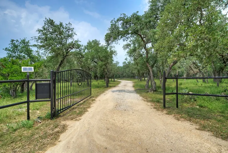 1375 Bridlewood Ranches Dr, San Marcos, TX 78666 - Image #3