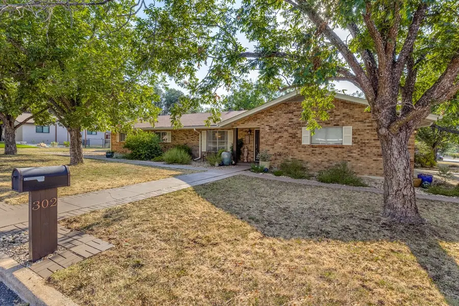 302 Frederick Rd, Fredericksburg, TX 78624 - Image #3