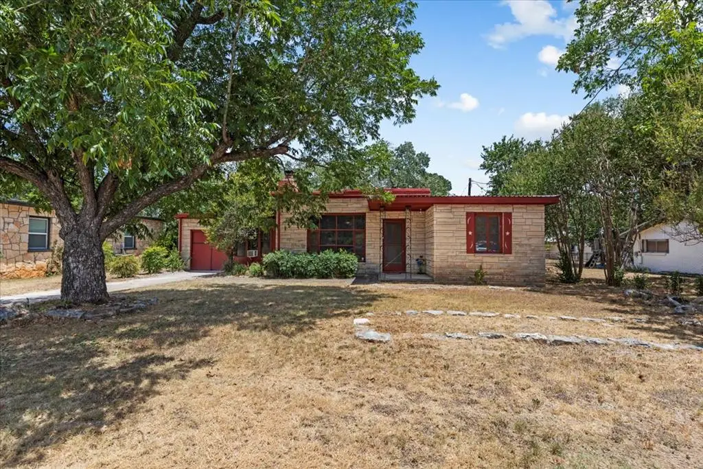 812 Pecan St, Blanco, TX 78606 - #1