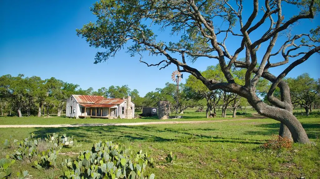 3133 E Chimney Valley Rd, Blanco, TX 78606 - #1