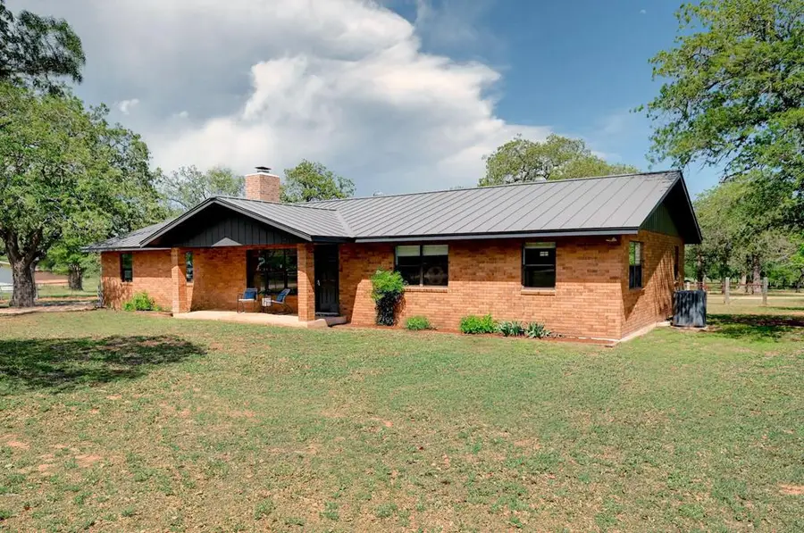 539 Woodland Dr, Fredericksburg, TX 78624 - Image #3