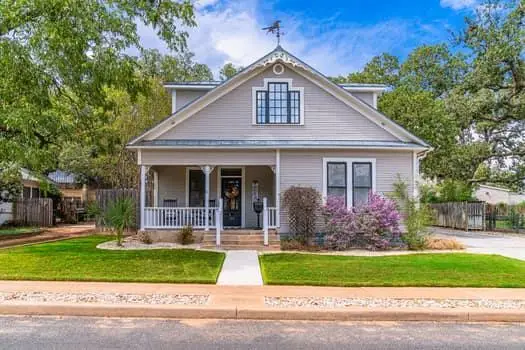 506 N Adams St, Fredericksburg, TX 78624 - #1