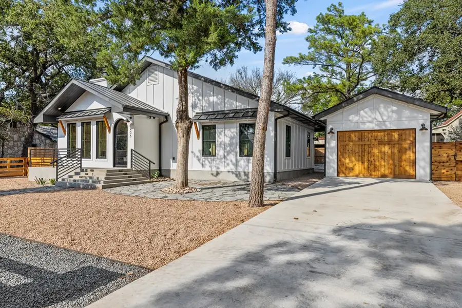 406 E Orchard St, Fredericksburg, TX 78624 - Image #3