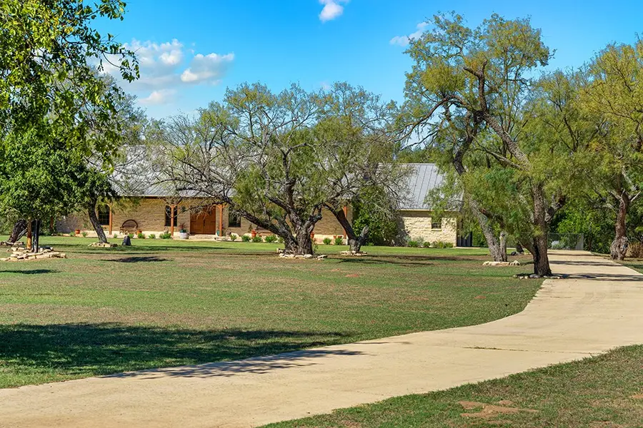 555 Vintners Way, Fredericksburg, TX 78624 - Image #2