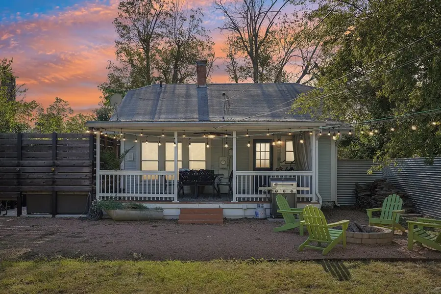 402 W Water St, Kerrville, TX 78028 - Image #2