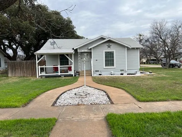 400 W White, Brady, TX 76825 - Image #1