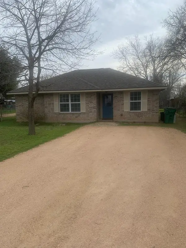 28 Mesquite St, Blanco, TX 78606