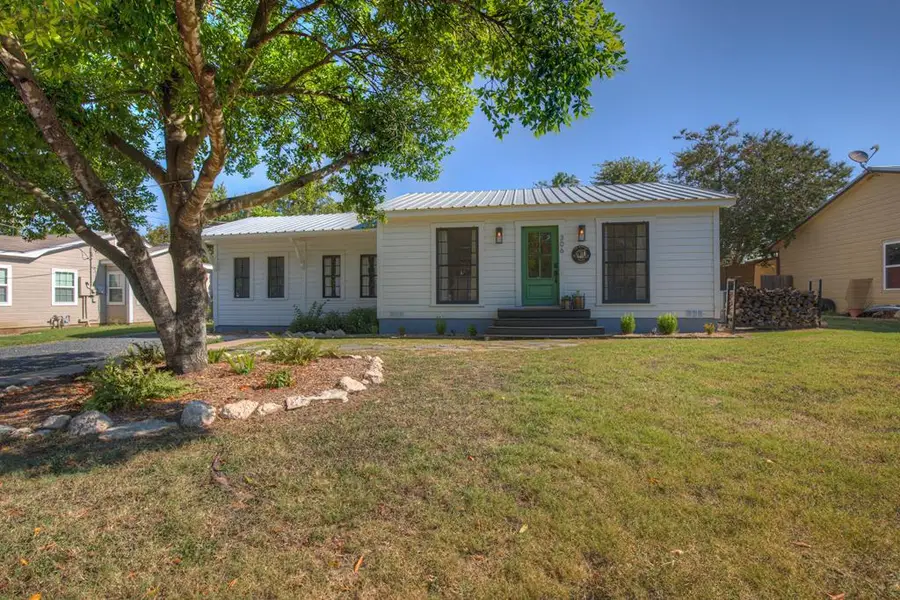306 E Hackberry, Fredericksburg, TX 78624 - Image #2