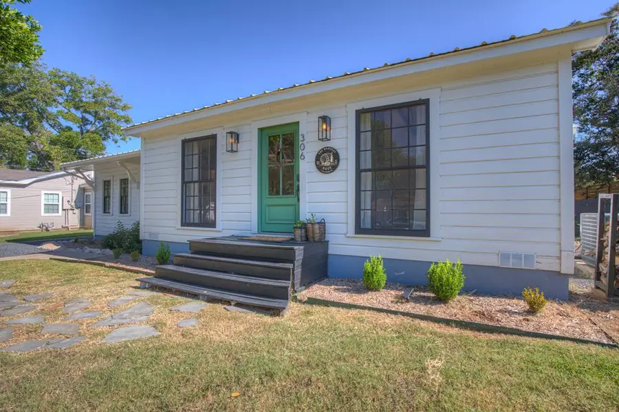 306 E Hackberry, Fredericksburg, TX 78624 - Image #3