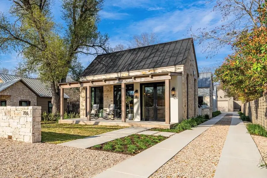 706 W Creek St, Fredericksburg, TX 78624 - Image #2