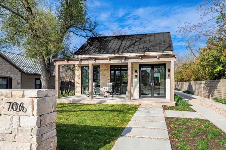 706 W Creek St, Fredericksburg, TX 78624 - Image #3