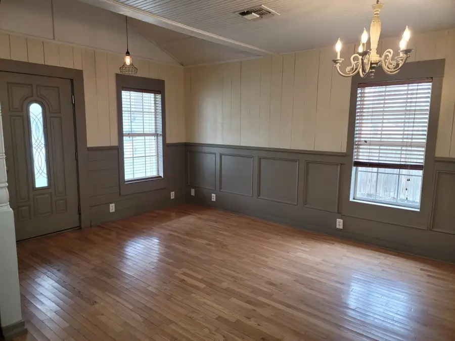 603 N Llano St, Fredericksburg, TX 78624 - #3