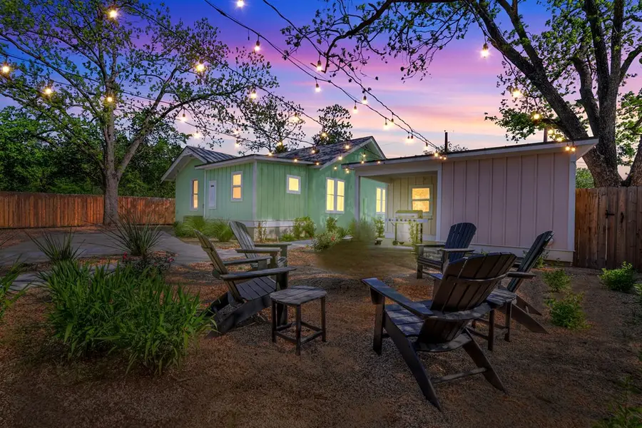 215 Mistletoe St, Fredericksburg, TX 78624 - Image #2