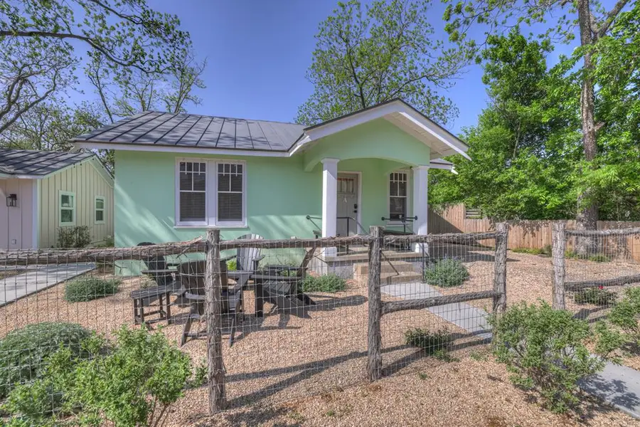 215 Mistletoe St, Fredericksburg, TX 78624 - Image #3