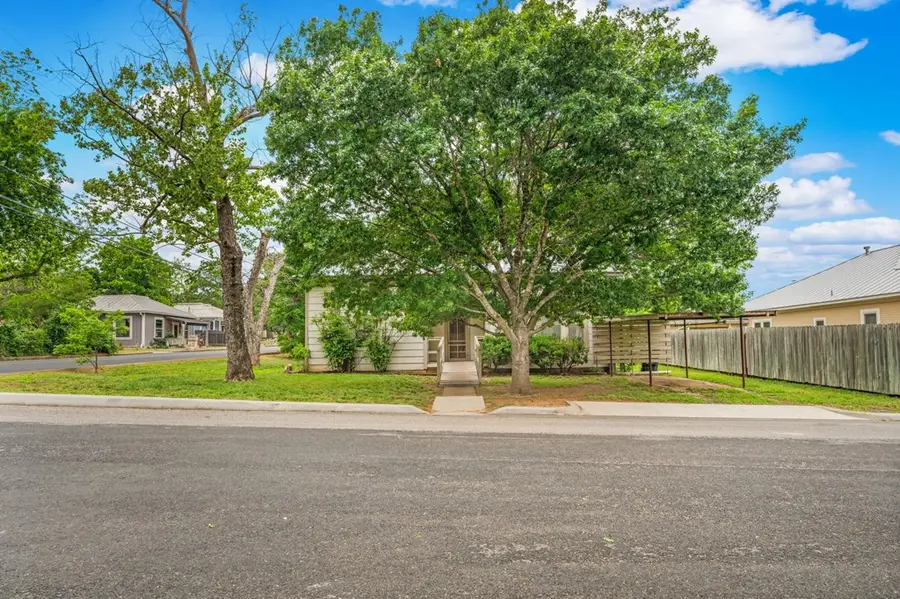 514 Kraupahen St, Fredericksburg, TX 78624 - #2
