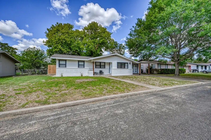 808 Sunset St, Fredericksburg, TX 78624 - #2