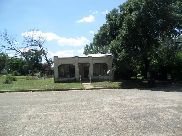 310 Broad St, Mason, TX 76856