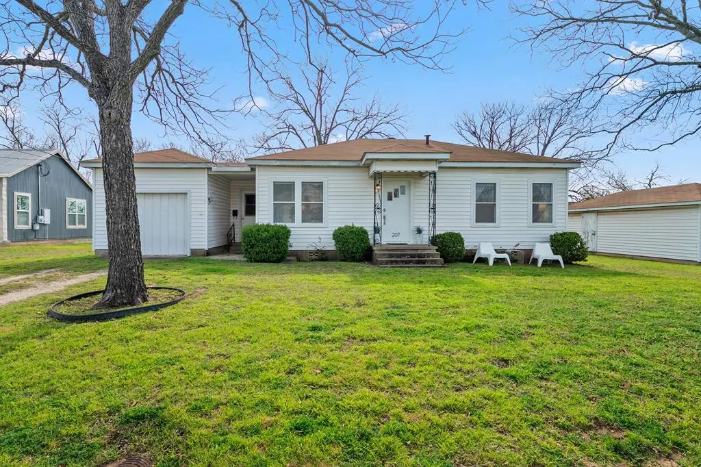 207 S Acorn St, Fredericksburg, TX 78624 - Image #1