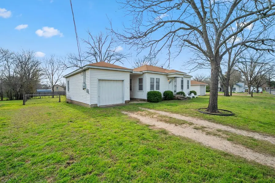 207 S Acorn St, Fredericksburg, TX 78624 - Image #3