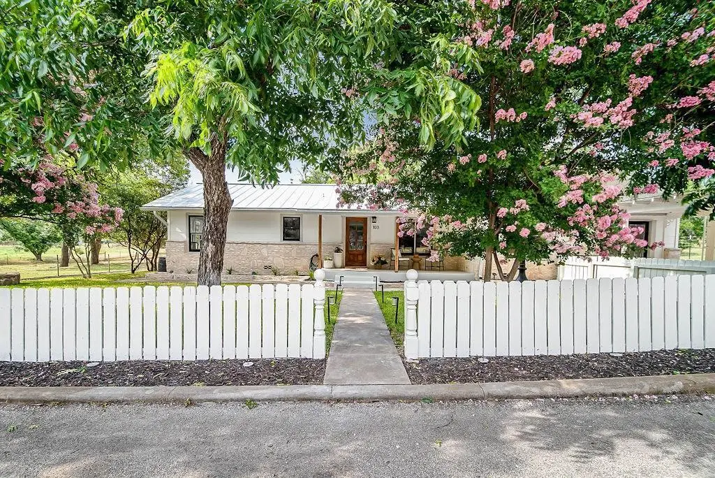 103 Smith Rd, Fredericksburg, TX 78624 - Image #1