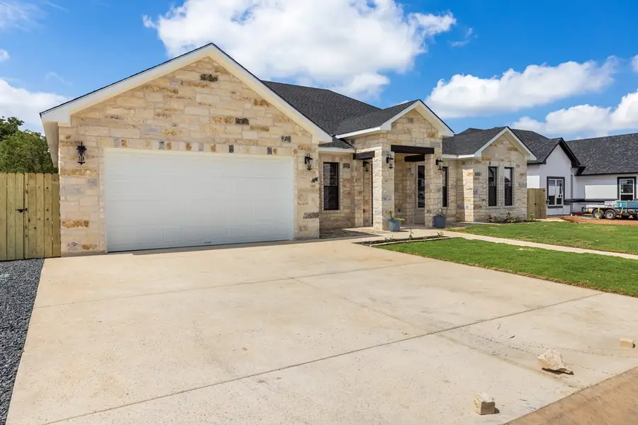 121 Parlin Lane, Fredericksburg, TX 78624 - Image #2
