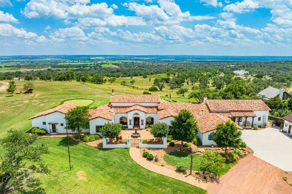 538 Malone Trl, Fredericksburg, TX 78624 - Image #1