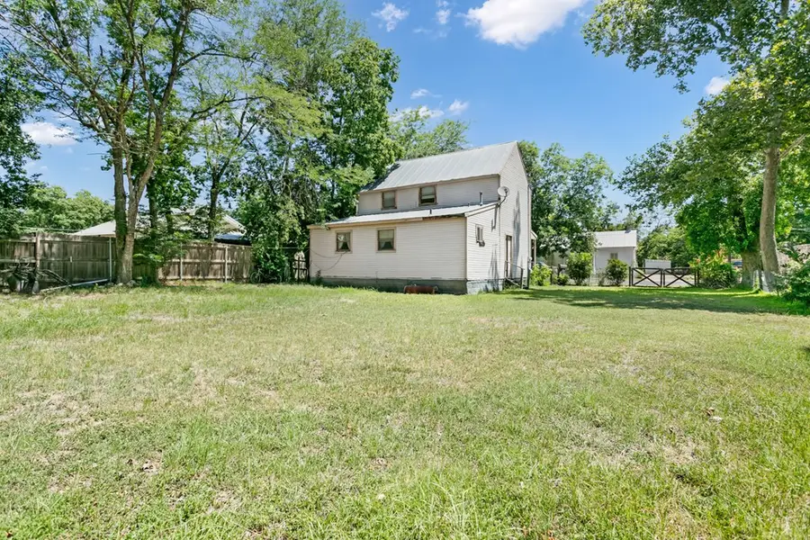 109 W Centre St, Fredericksburg, TX 78624 - Image #3