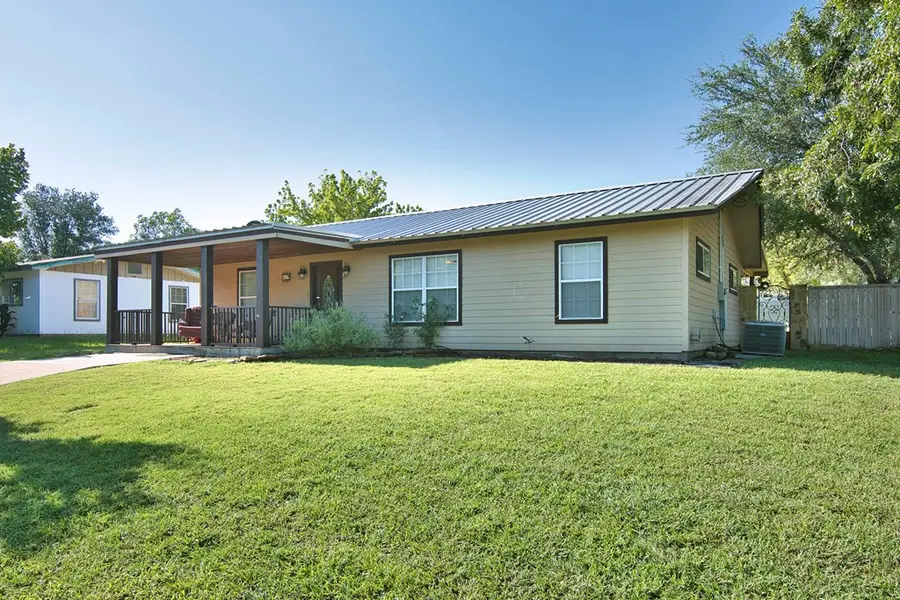 517 Wilson Ave, Mason, TX 76856 - Image #2
