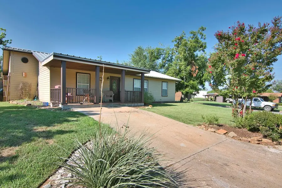 517 Wilson Ave, Mason, TX 76856 - Image #3