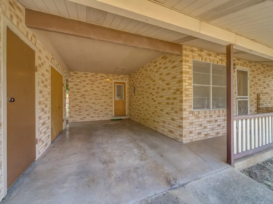 801 N Pecan St, Fredericksburg, TX 78624 - Image #2