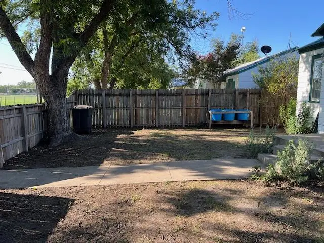 1203 N Walnut St, Brady, TX 76825 - Image #3