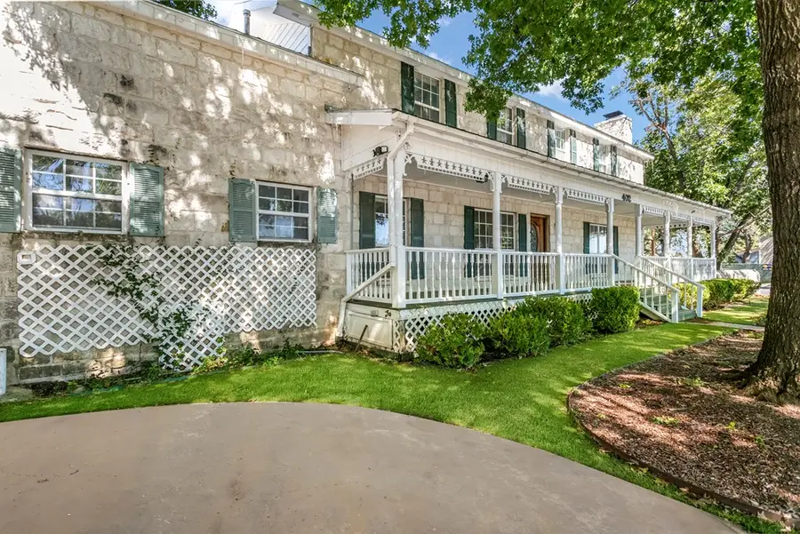 402 W San Antonio St, Fredericksburg, TX 78624 - Image #3