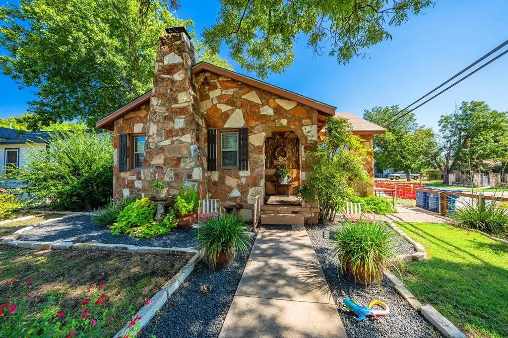 400 Elm St, Kerrville, TX 78028 - Image #1