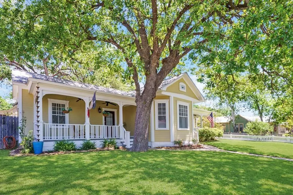 408 E Orchard St, Fredericksburg, TX 78624 - Image #1