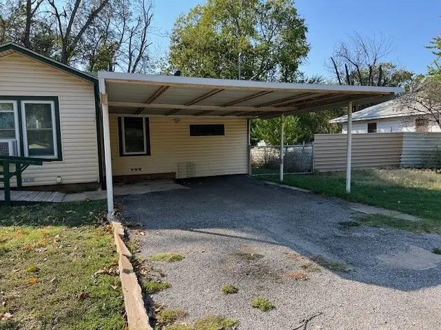 1918 S Walnut St, Brady, TX 76825 - Image #3