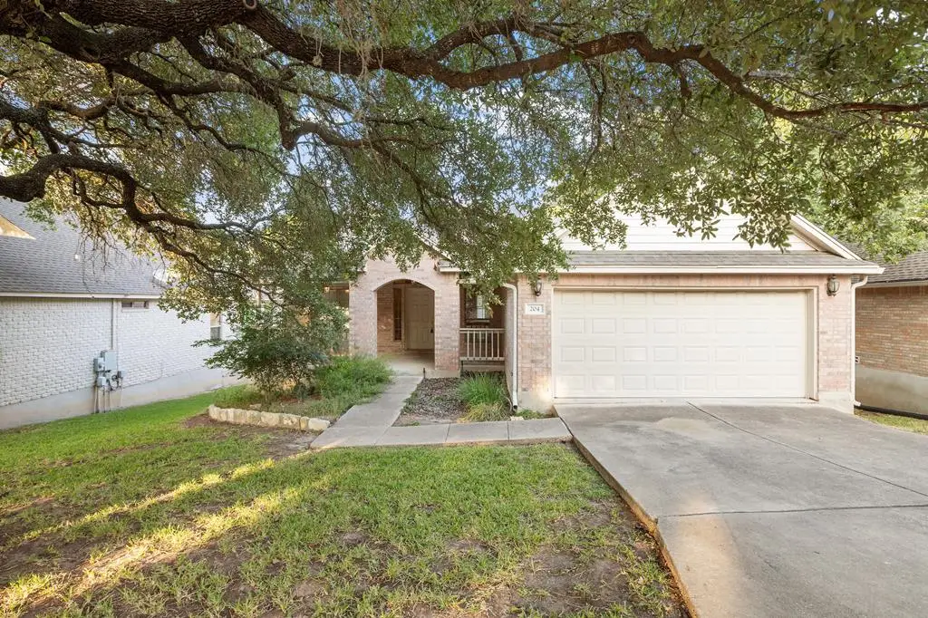 204 E Creekview Dr, Fredericksburg, TX 78624 - Image #1