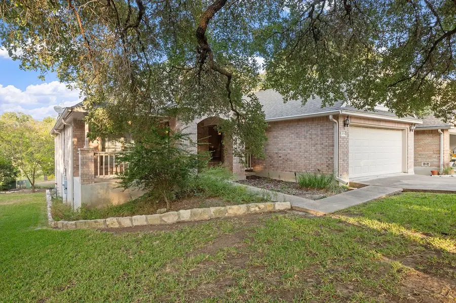 204 E Creekview Dr, Fredericksburg, TX 78624 - Image #3