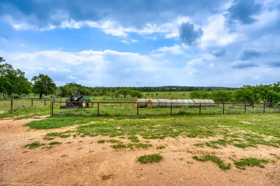 367 Weidenbach Road, Fredericksburg, TX 78624 - Image #3