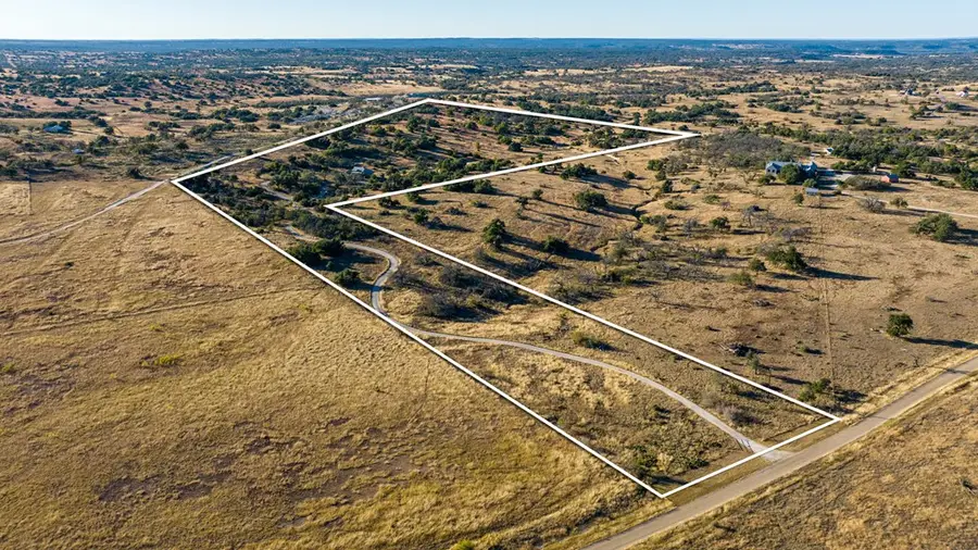 312 Cut Off Rd, Fredericksburg, TX 78624 - Image #2