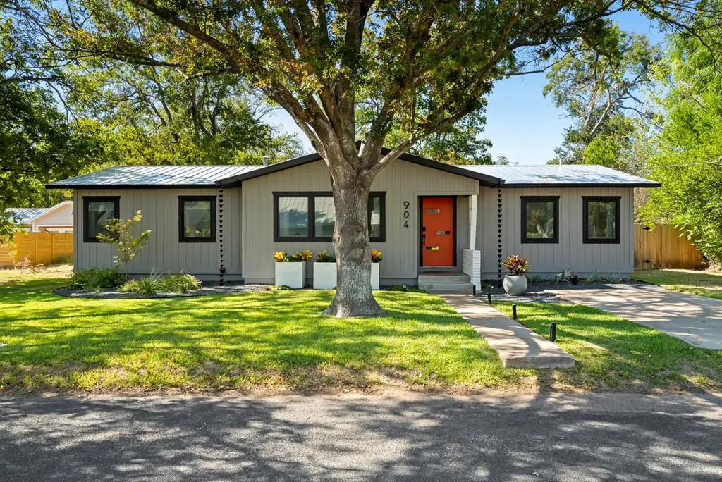 904 N Orange St, Fredericksburg, TX 78624 - Image #1