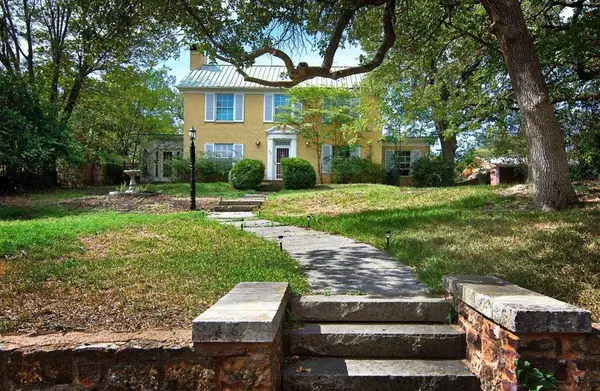 225 E Kettner St, Mason, TX 76856