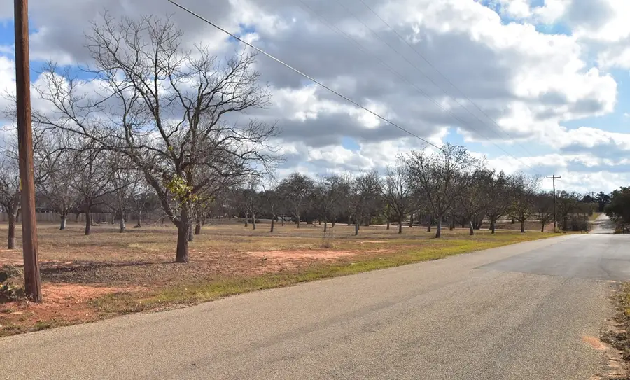 000 S Eagle St, Fredericksburg, TX 78624 - Image #2