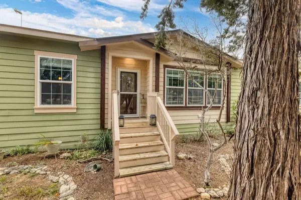 3401 Forest Trail Dr, Bandera, TX 78003