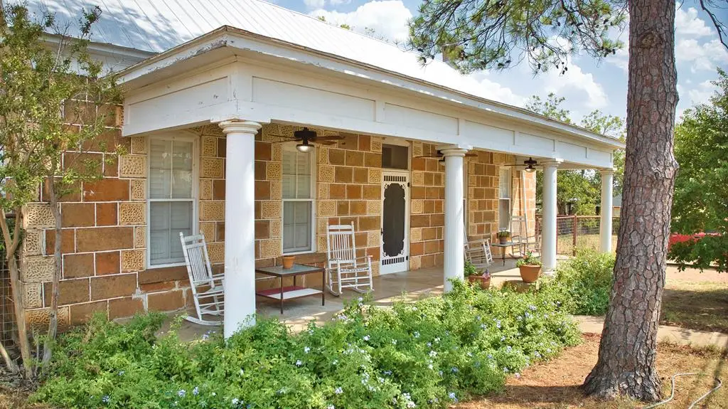 649 N Live Oak St, Mason, TX 76856 - Image #1